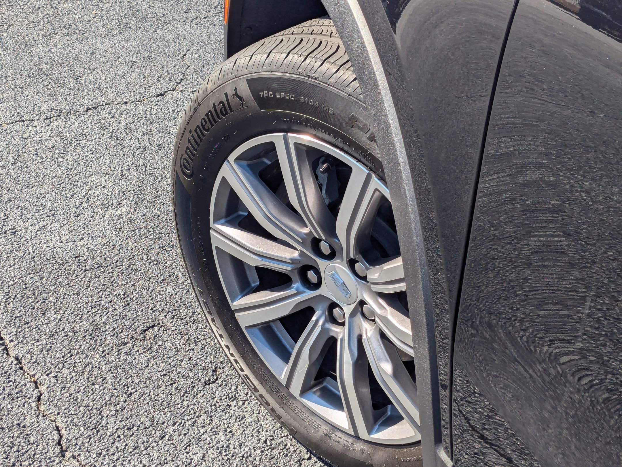 Used 2023 Cadillac XT4 Sport w/ Cold Weather Package image 9