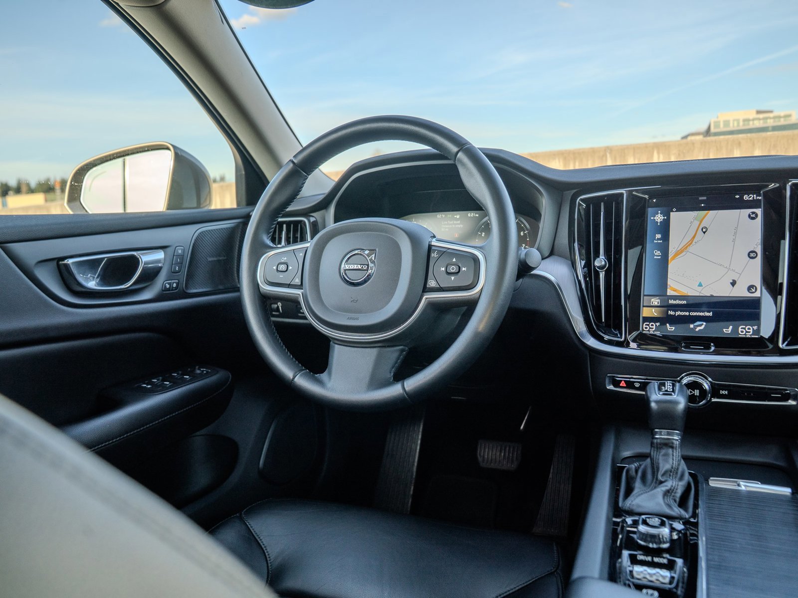 Used 2019 Volvo S60 T6 Momentum w/ Multimedia Package image 21
