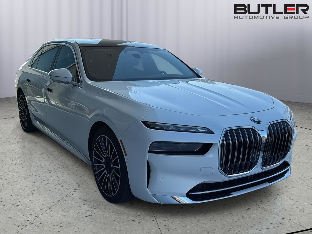 Used 2024 BMW i7 xDrive60 w/ Executive Package image 6