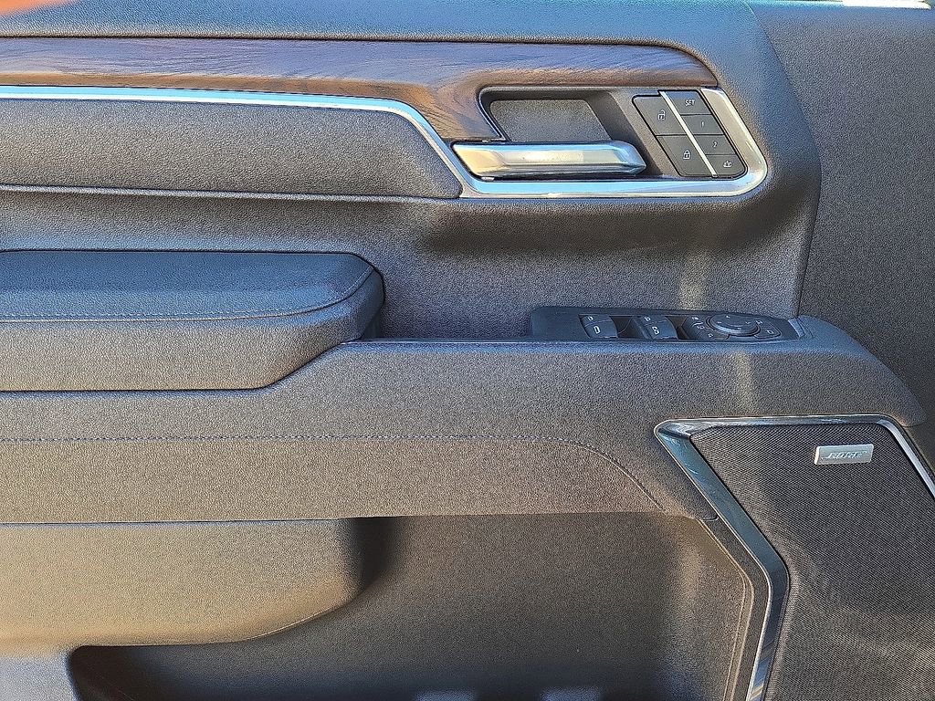 Used 2025 GMC Sierra 2500 SLT w/ SLT Premium Package image 23