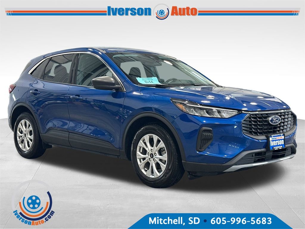 Used 2023 Ford Escape Active w/ Cold Weather Package FWD image 1