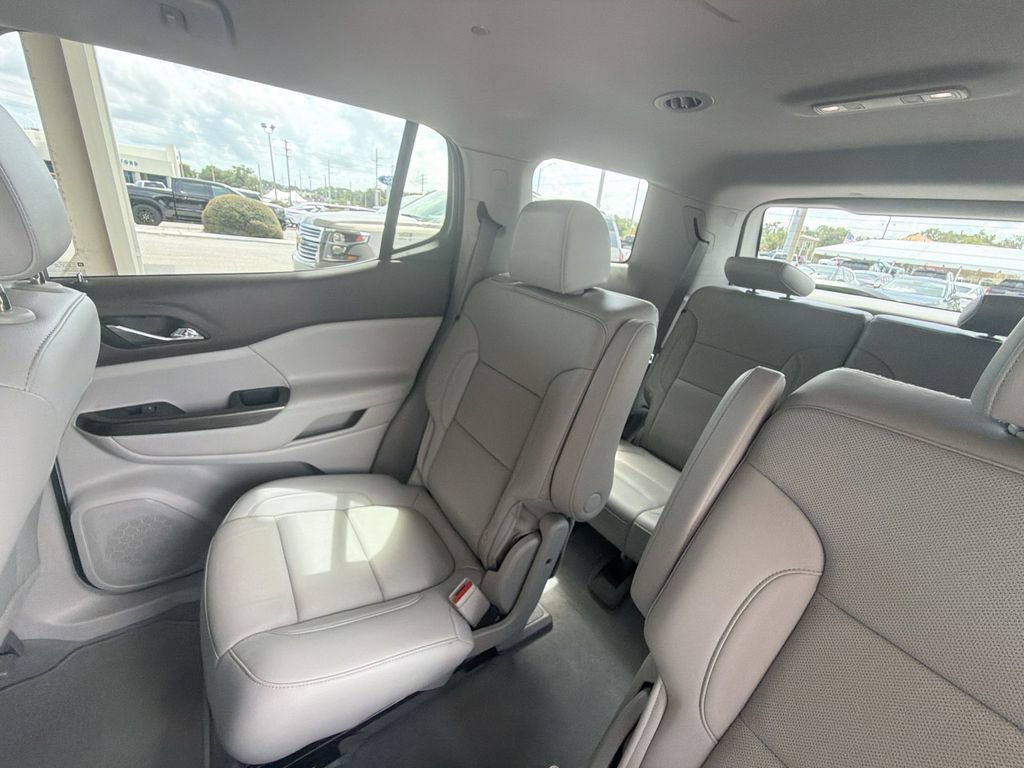 Used 2023 GMC Acadia SLT w/ Technology Package FWD image 14
