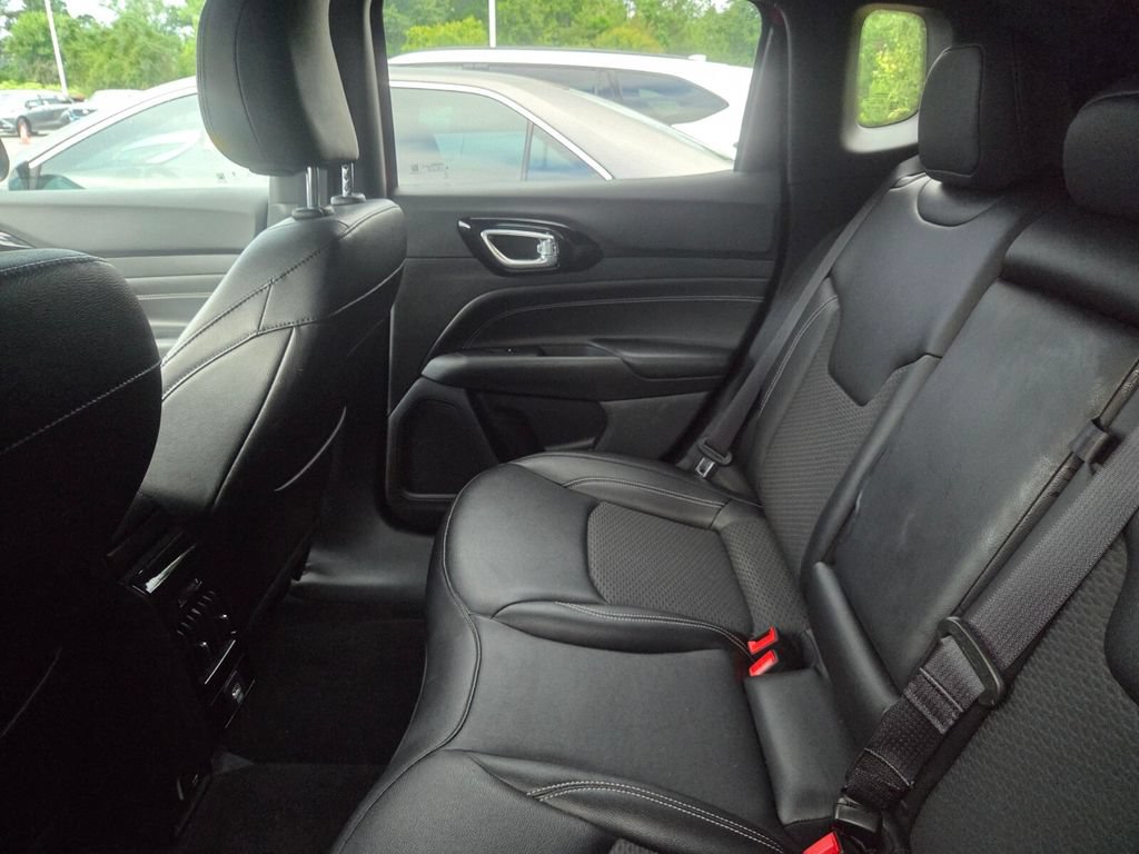 Used 2024 Jeep Compass Latitude w/ Altitude Special Edition AWD/4WD image 7