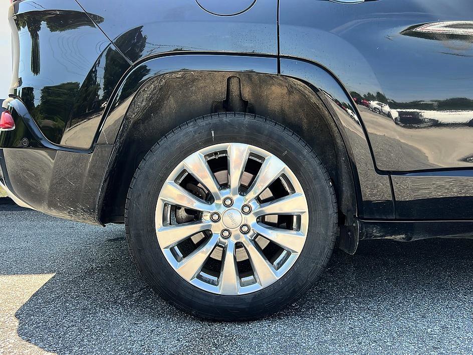 Used 2018 Jeep Cherokee Overland w/ Technology Group FWD image 25