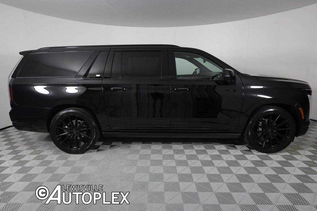 Used 2025 Cadillac Escalade ESV Sport w/ Touring Package image 16