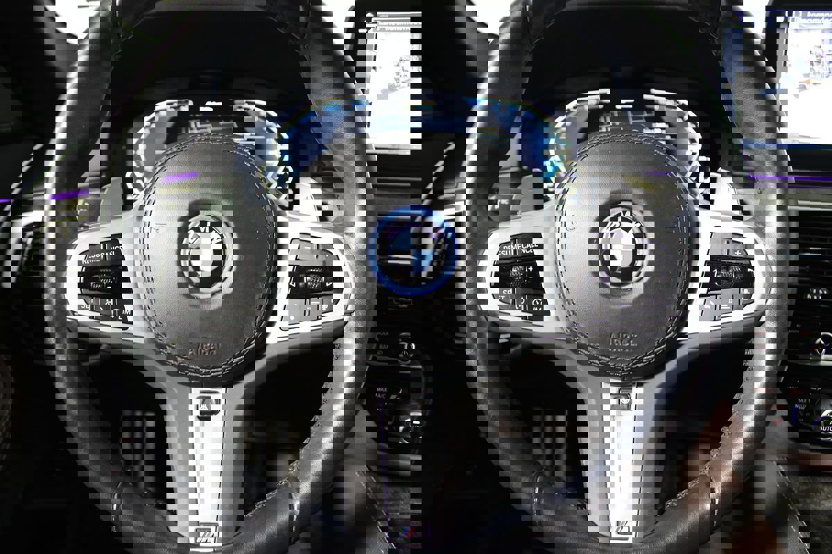 Used 2023 BMW 530e w/ M Sport Package image 5