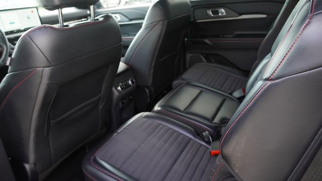 Used 2025 Ford Explorer ST-Line w/ ST-Line Street Pack AWD/4WD image 13