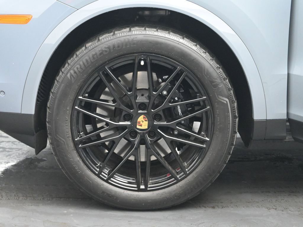 Used 2024 Porsche Cayenne image 34