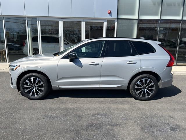 Used 2025 Volvo XC60 B5 Plus image 2