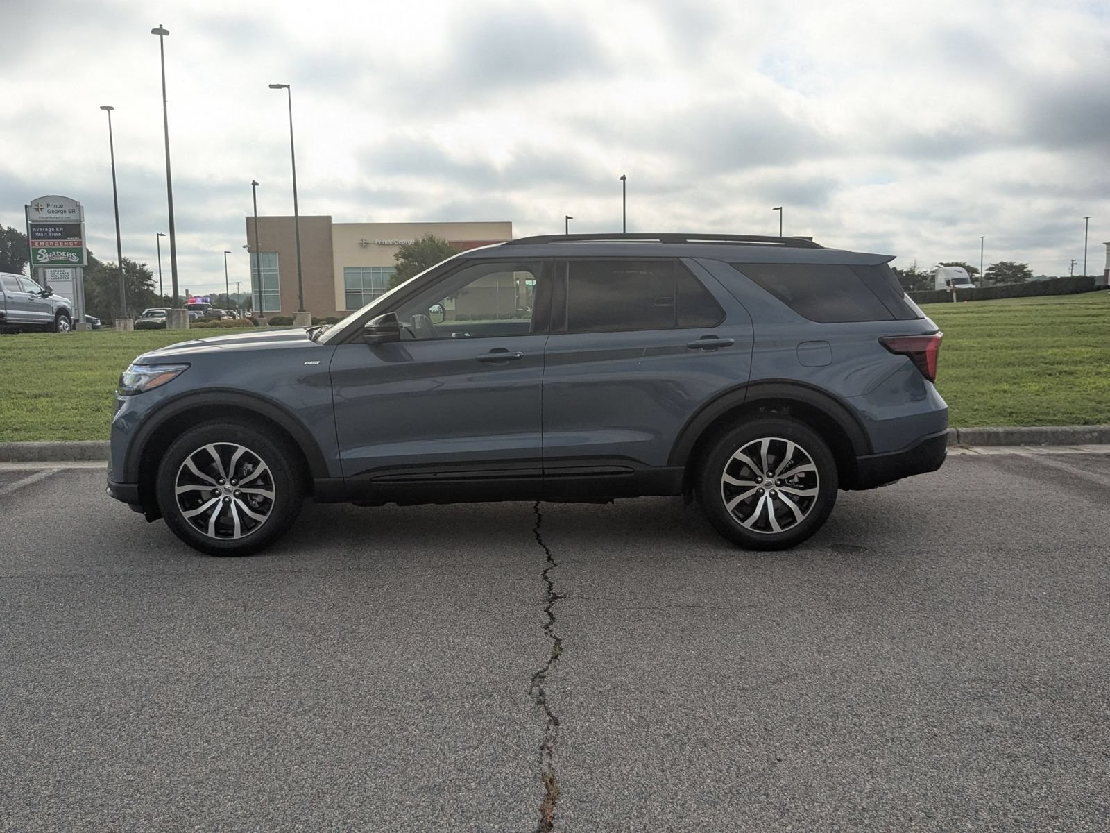New 2026 Ford Explorer ST-Line AWD/4WD image 6