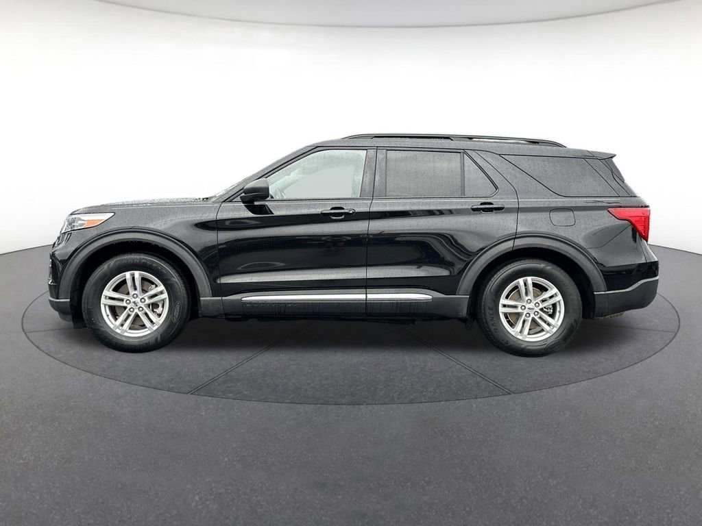 Used 2022 Ford Explorer XLT w/ Equipment Group 202A RWD image 2