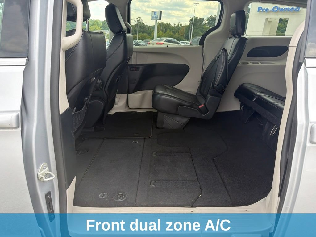 Used 2024 Chrysler Pacifica Touring-L FWD image 10