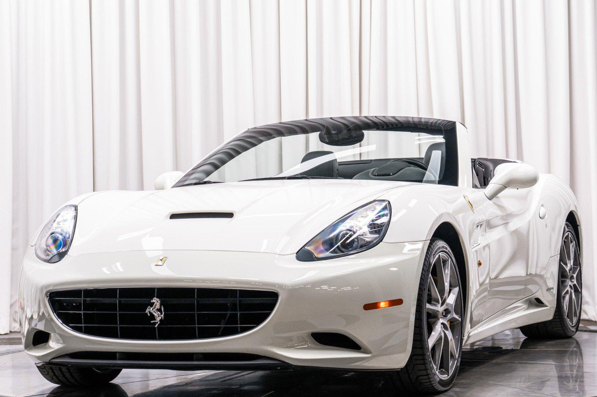 Used 2014 Ferrari California image 5