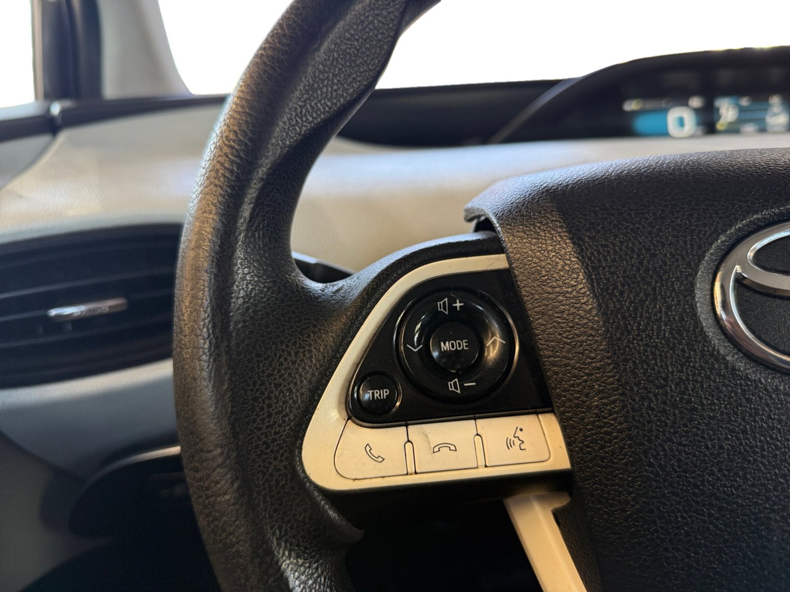 Used 2017 Toyota Prius Two FWD image 12