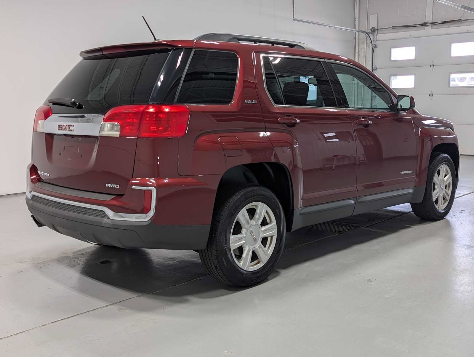 Used 2016 GMC Terrain SLE w/ Driver Alert Package I AWD/4WD image 8
