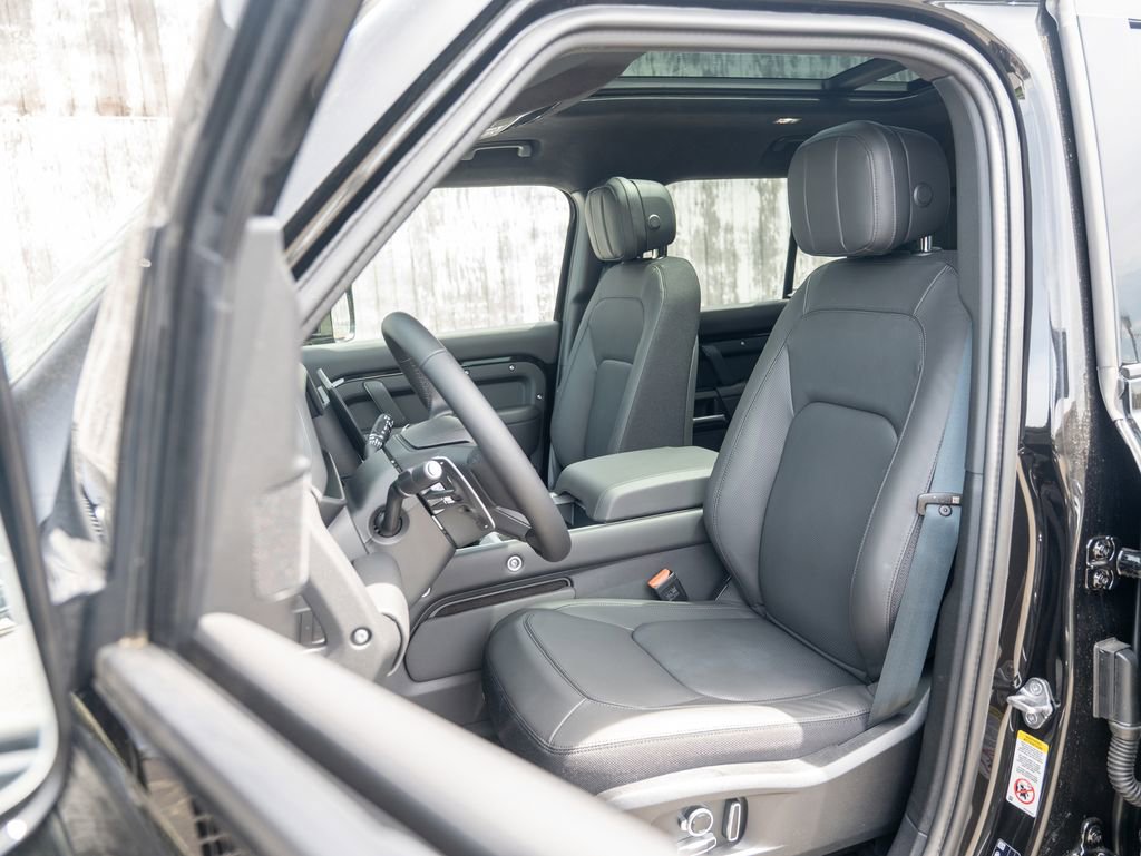 New 2026 Land Rover Defender 130 V8 AWD/4WD image 18