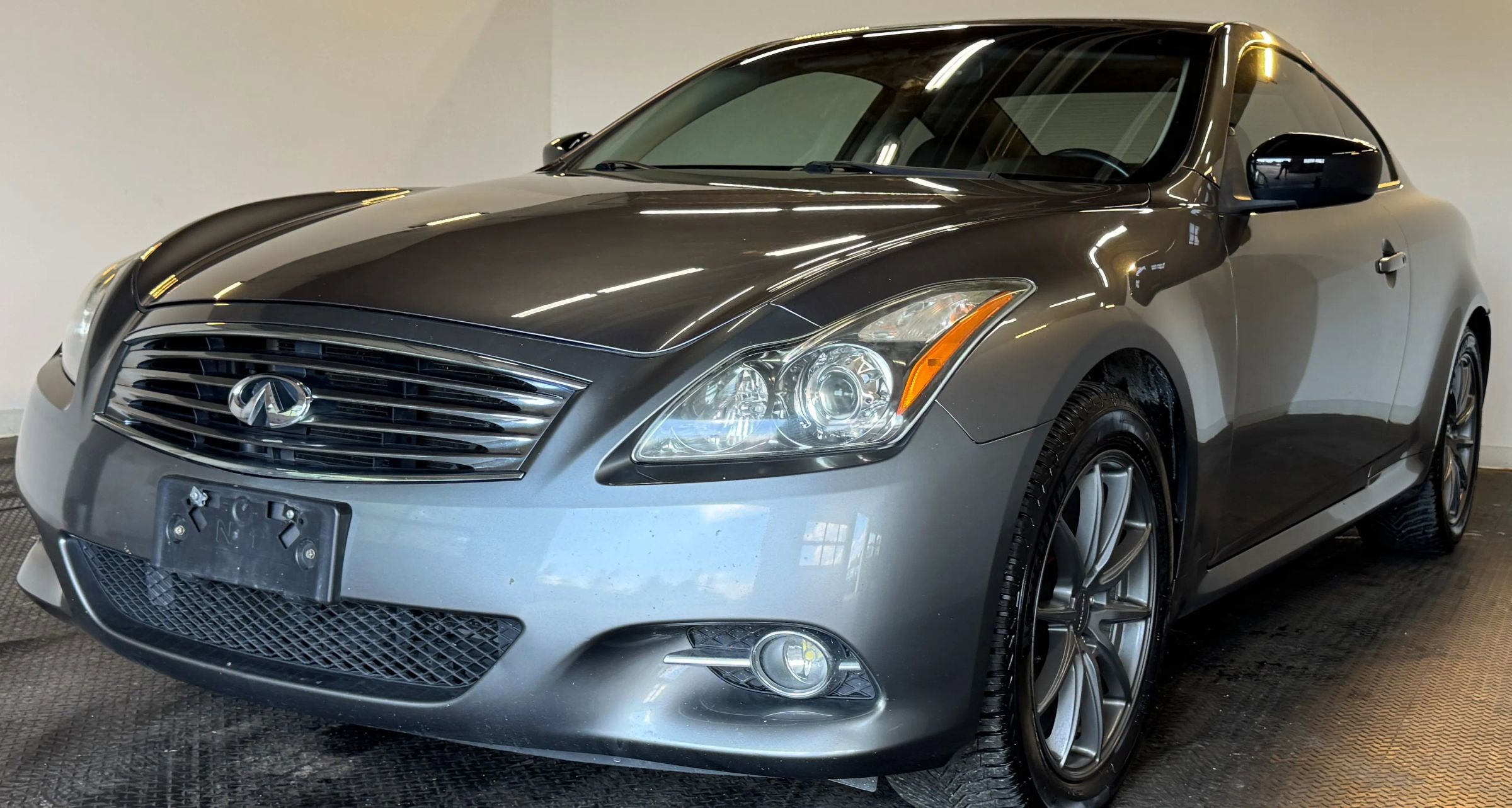 Used 2011 INFINITI G37 x Coupe w/ Premium Pkg image 2