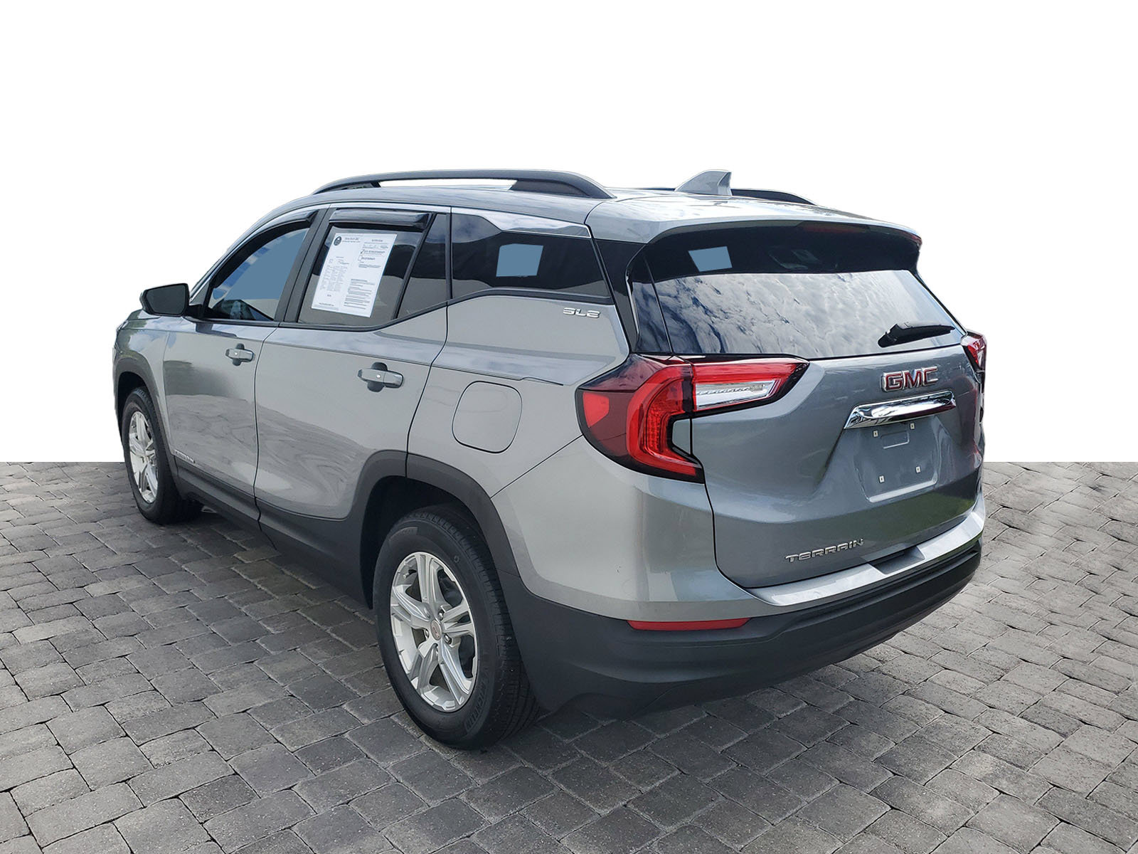 Used 2024 GMC Terrain SLE w/ Driver Convenience Package FWD image 4