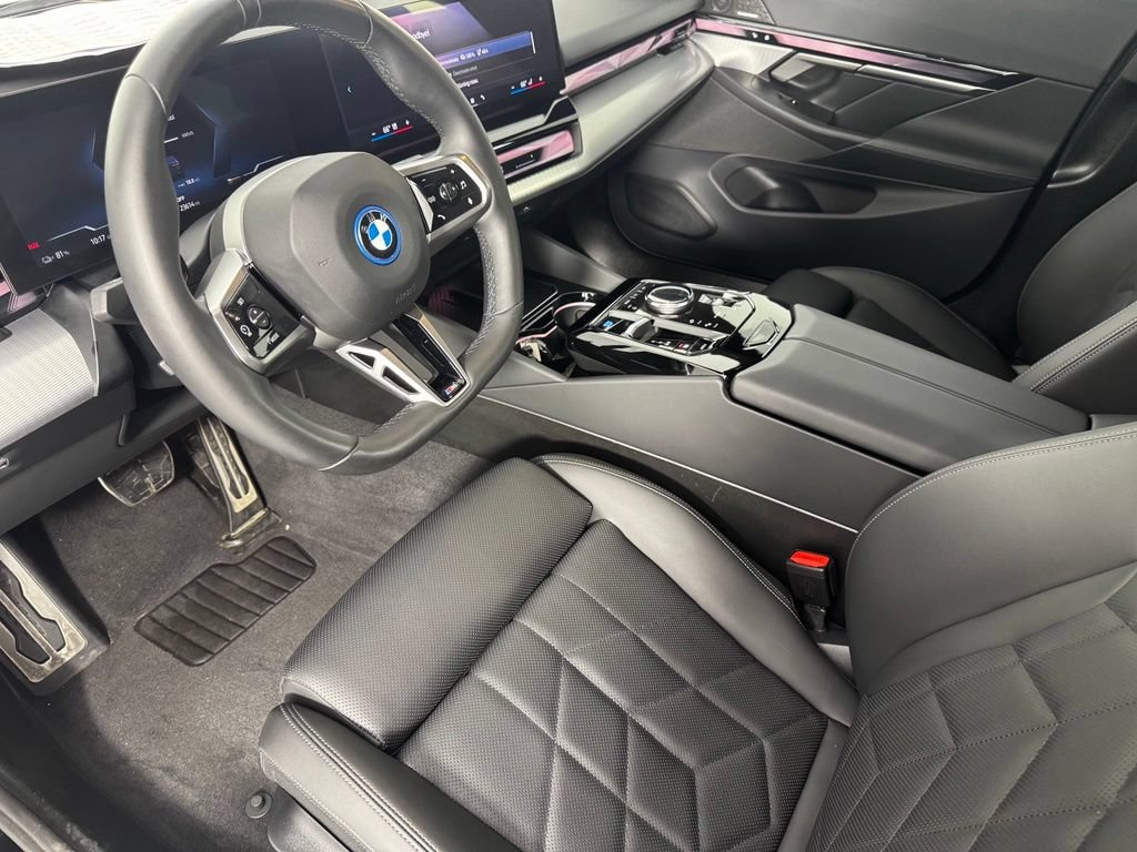 Used 2025 BMW i5 xDrive40 w/ M Sport Package AWD/4WD image 14