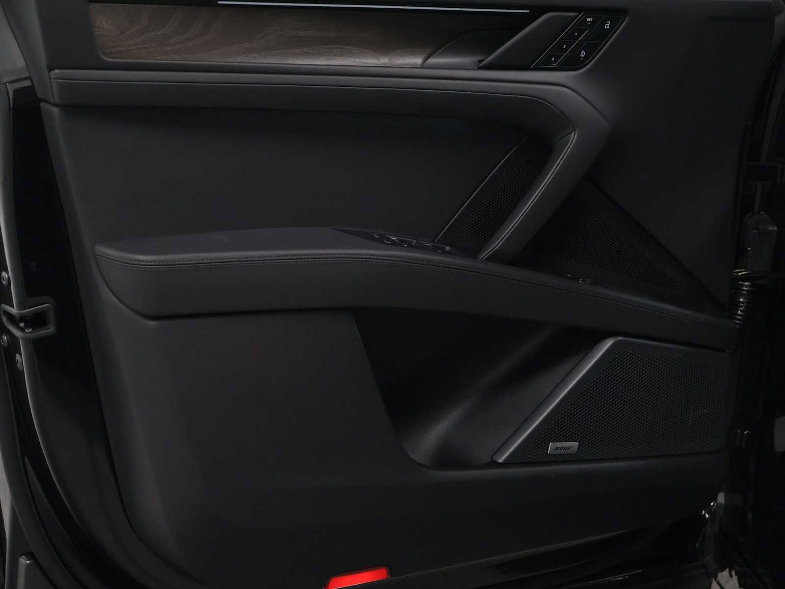 New 2026 Porsche Cayenne Electric AWD/4WD image 16