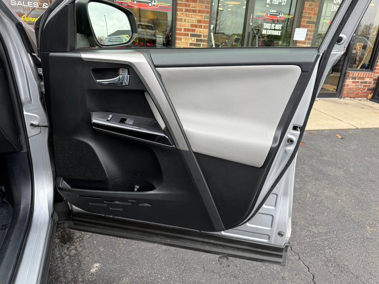 Used 2017 Toyota RAV4 Limited image 24