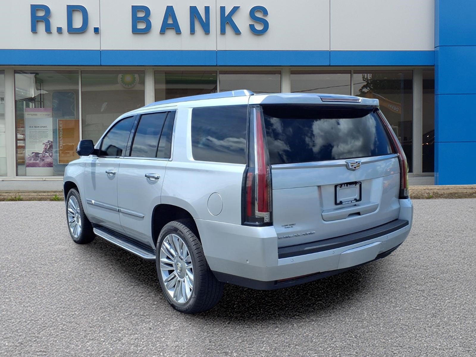 Certified 2019 Cadillac Escalade Luxury AWD/4WD image 3