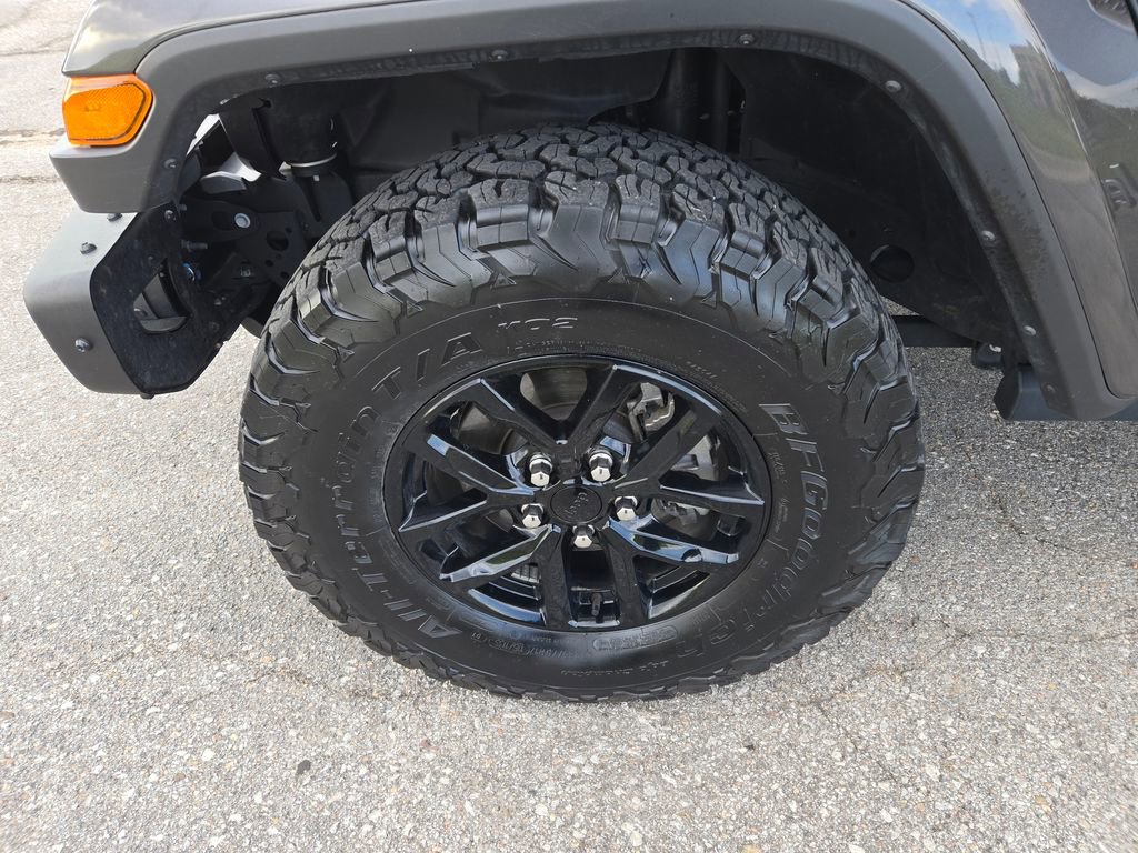 Used 2023 Jeep Gladiator Sport AWD/4WD image 12