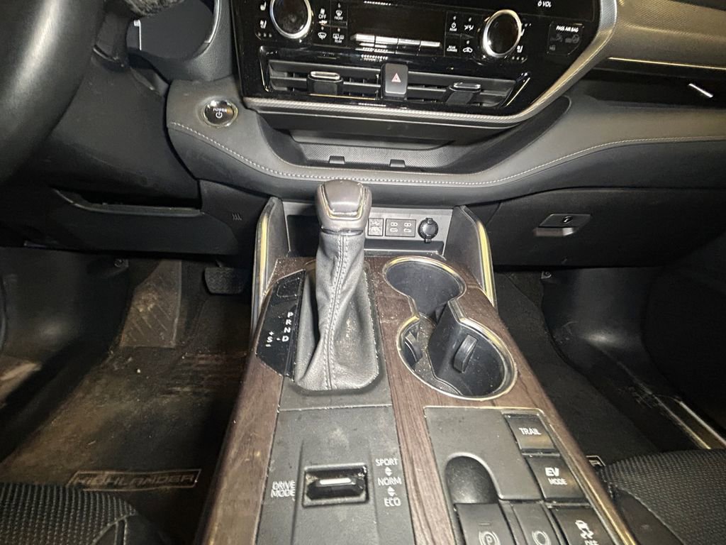 Used 2023 Toyota Highlander Platinum image 11
