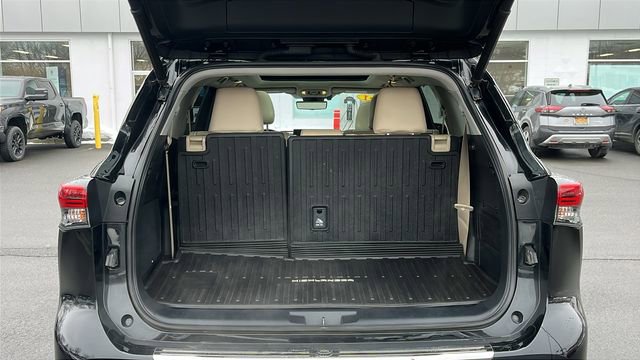 Certified 2021 Toyota Highlander Platinum AWD/4WD image 25