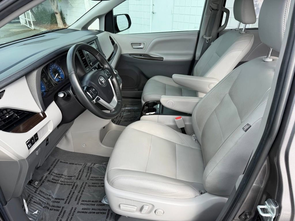 Used 2020 Toyota Sienna XLE Premium w/ Protection Package image 14