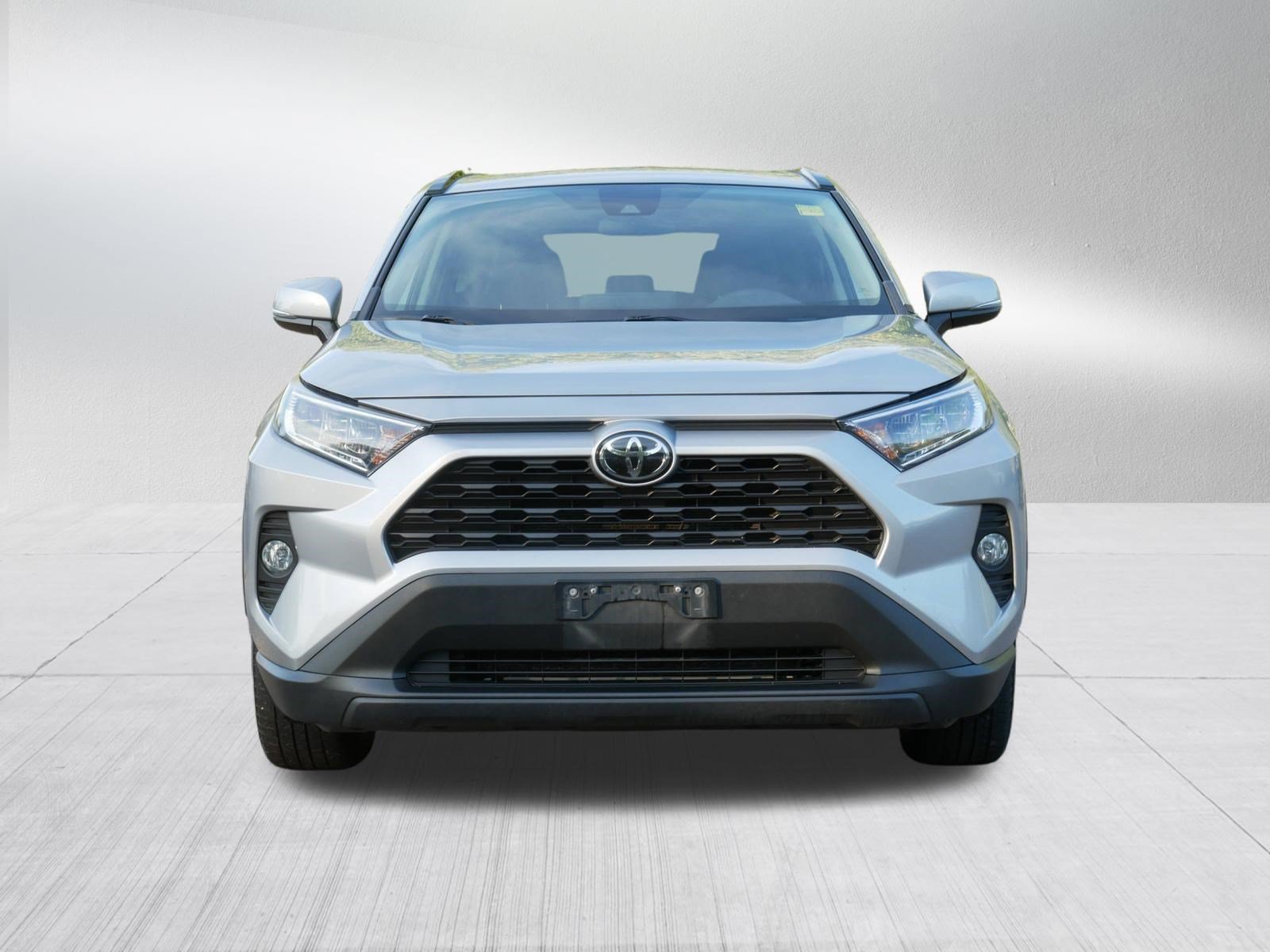 Used 2019 Toyota RAV4 XLE AWD/4WD image 2