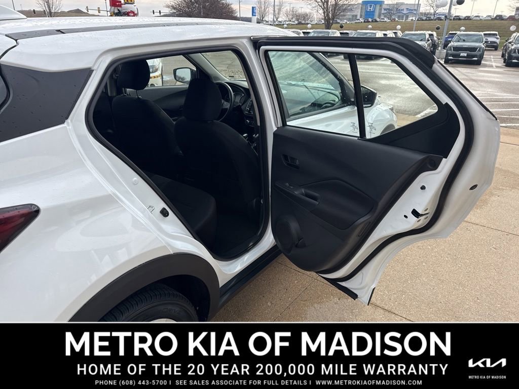 Used 2023 Nissan Kicks S image 30