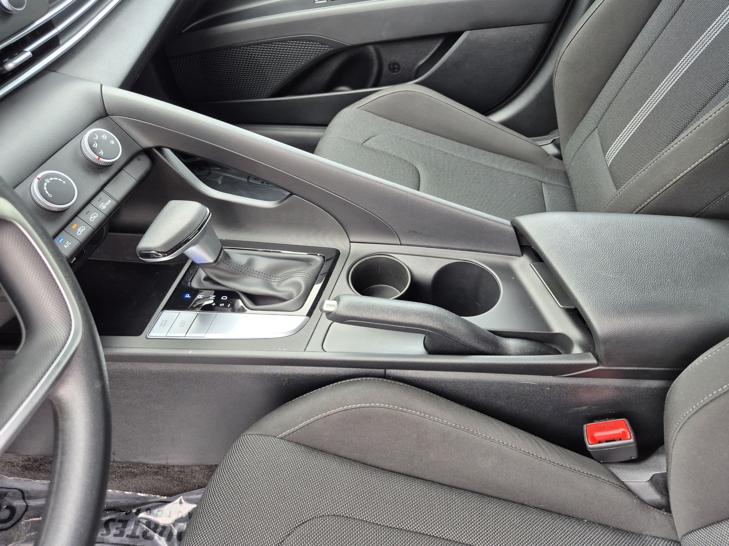 Used 2025 Hyundai Elantra SE FWD image 20