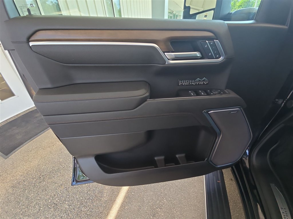 Used 2025 Chevrolet Silverado 1500 High Country w/ High Country Premium Package AWD/4WD image 22
