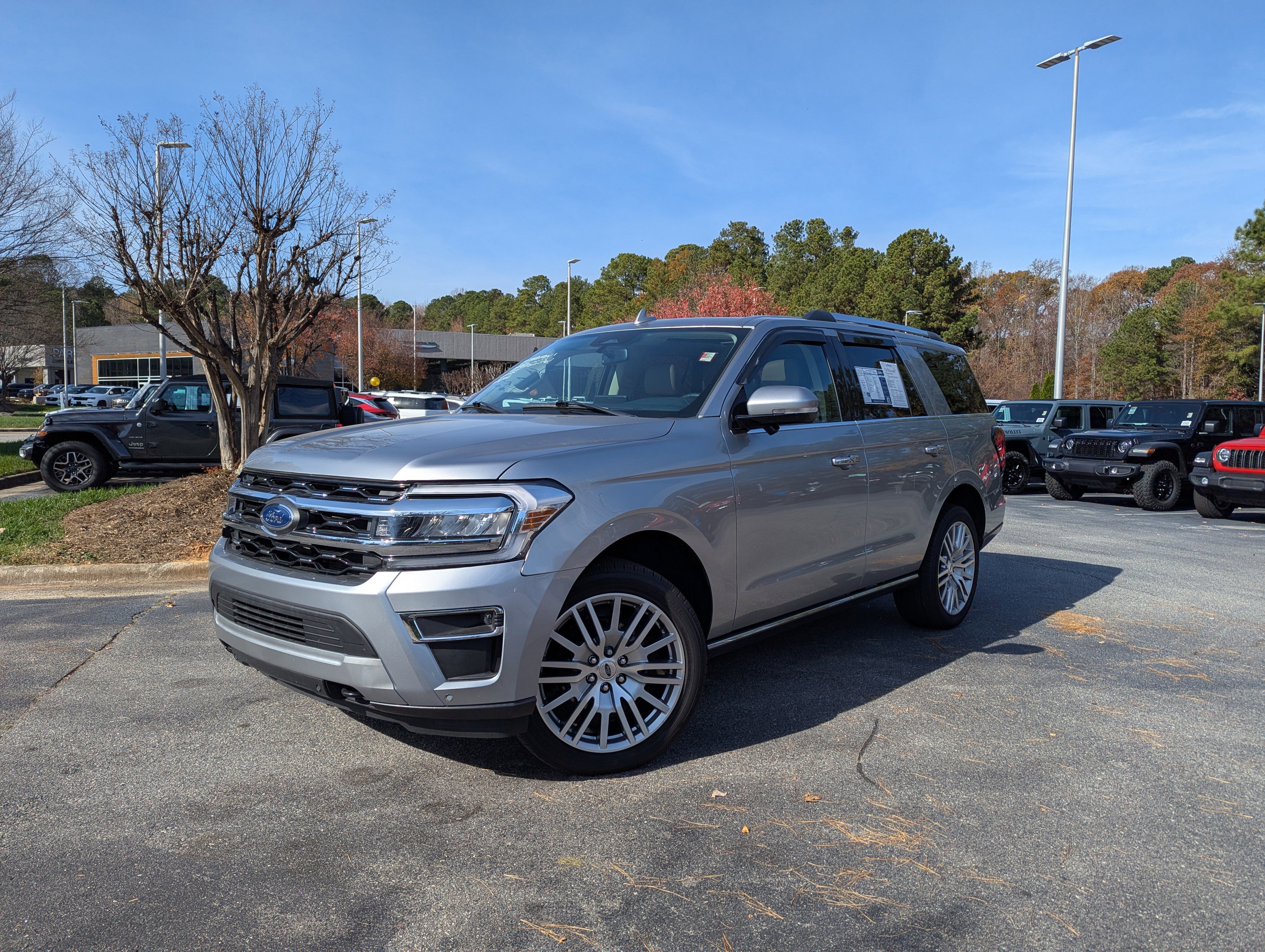 Used 2024 Ford Expedition Limited image 1