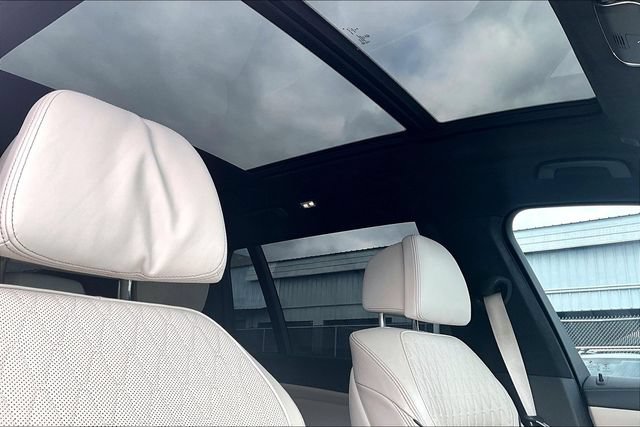 Used 2020 BMW X7 xDrive40i w/ Premium Package AWD/4WD image 17