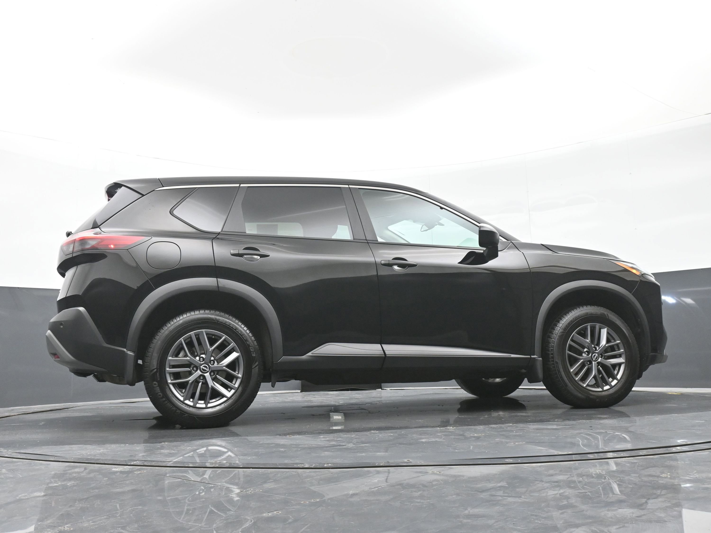 Used 2023 Nissan Rogue S AWD/4WD image 40