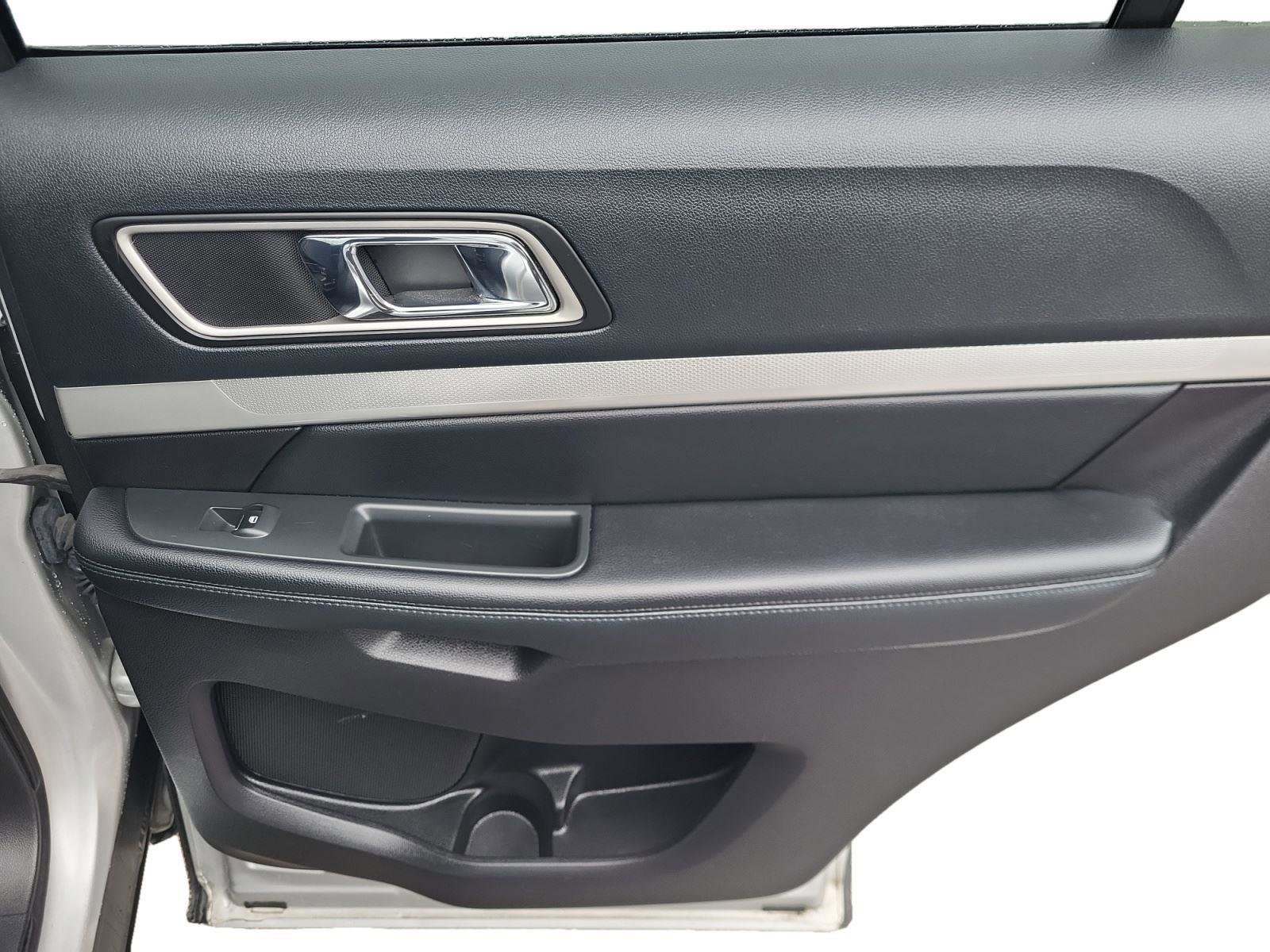 Used 2016 Ford Explorer XLT w/ Equipment Group 201A AWD/4WD image 24