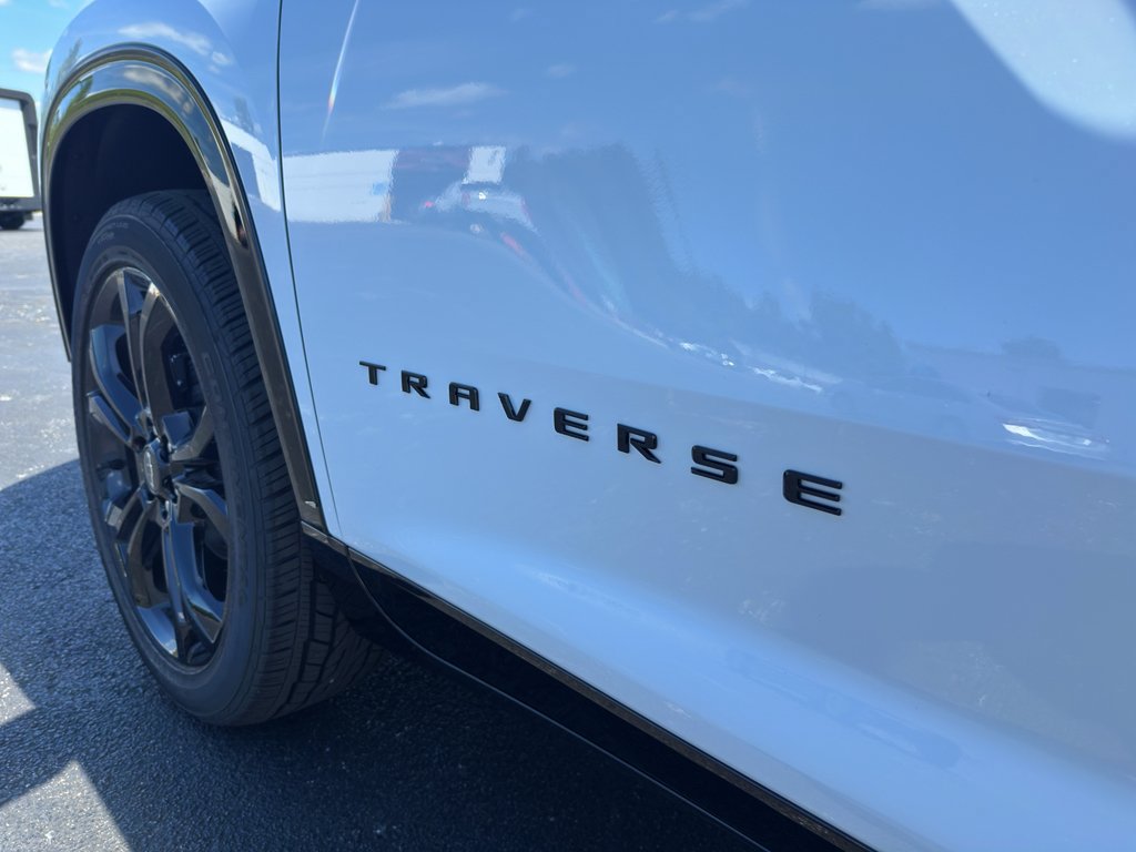 New 2027 Chevrolet Traverse RS w/ LPO, Floor Liner Package AWD/4WD image 35