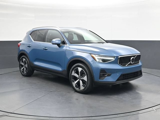Used 2024 Volvo XC40 B5 Plus AWD/4WD video 2