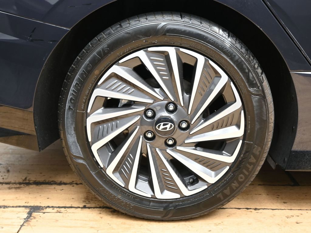Used 2025 Hyundai Sonata Limited FWD image 14