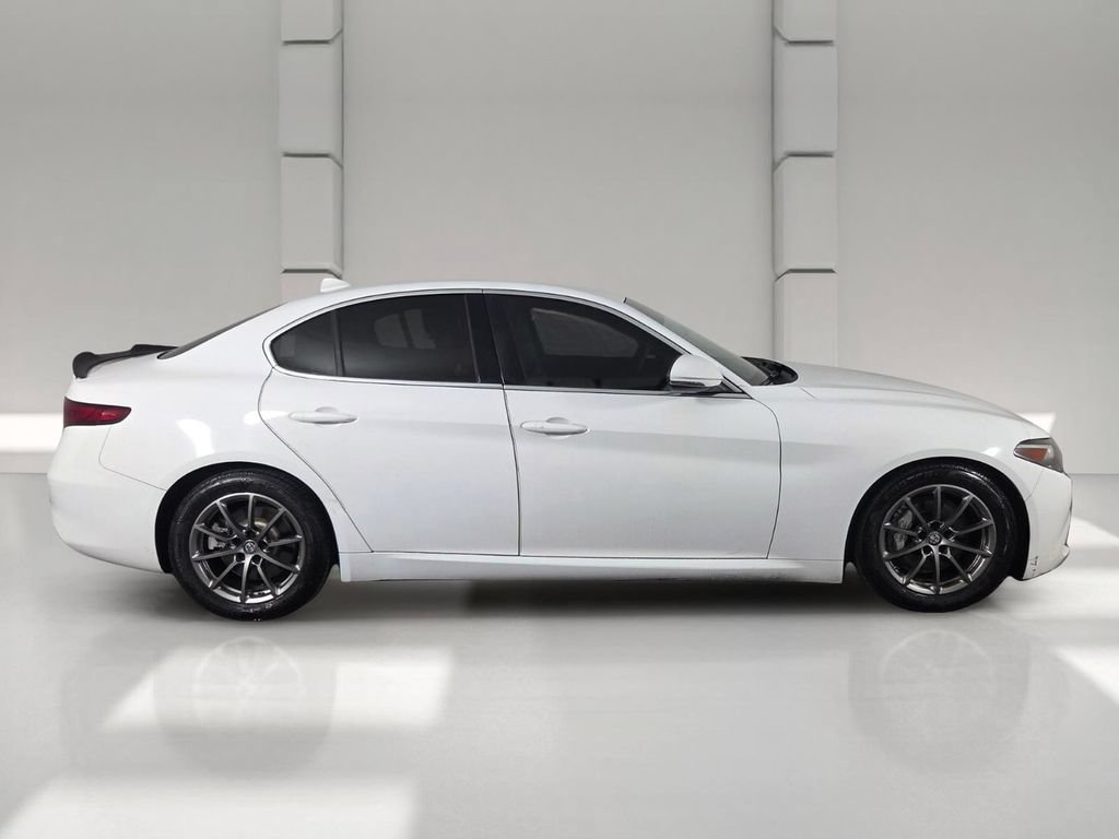 Used 2020 Alfa Romeo Giulia RWD image 4