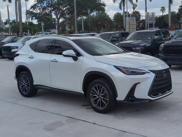 Used 2024 Lexus NX 250 FWD w/ Towing Package (2000 Lbs) image 3