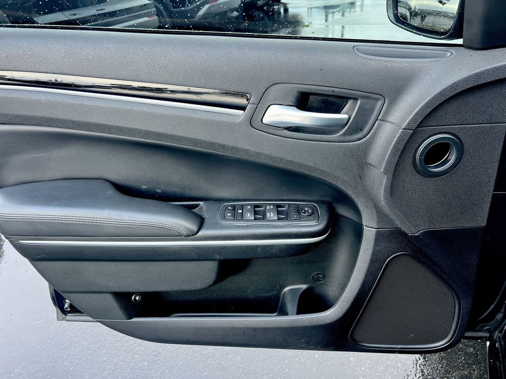 Used 2023 Chrysler 300 Touring w/ Sport Appearance Package image 19
