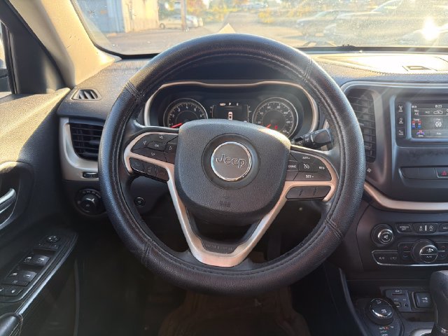 Used 2015 Jeep Cherokee Latitude w/ Comfort/Convenience Group AWD/4WD image 13
