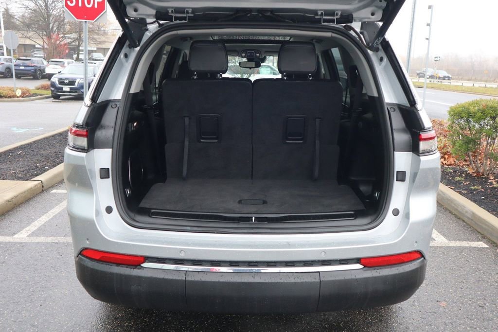 Used 2022 Jeep Grand Cherokee L Limited image 31