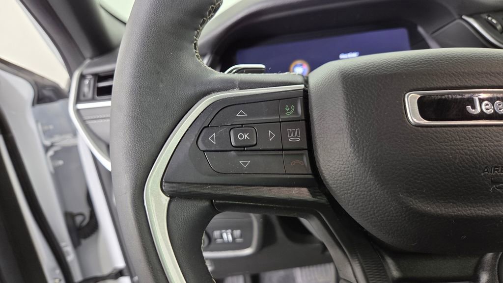 Used 2023 Jeep Grand Cherokee L Laredo AWD/4WD image 19