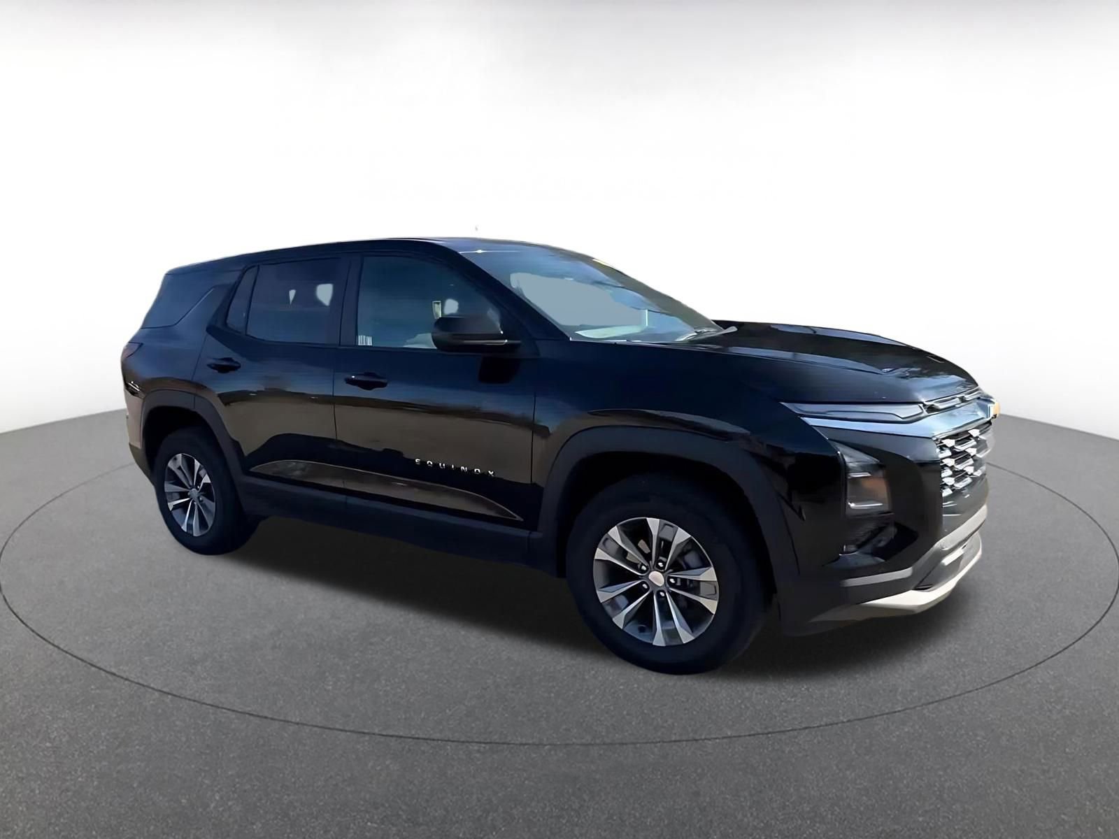 Used 2025 Chevrolet Equinox LT image 2