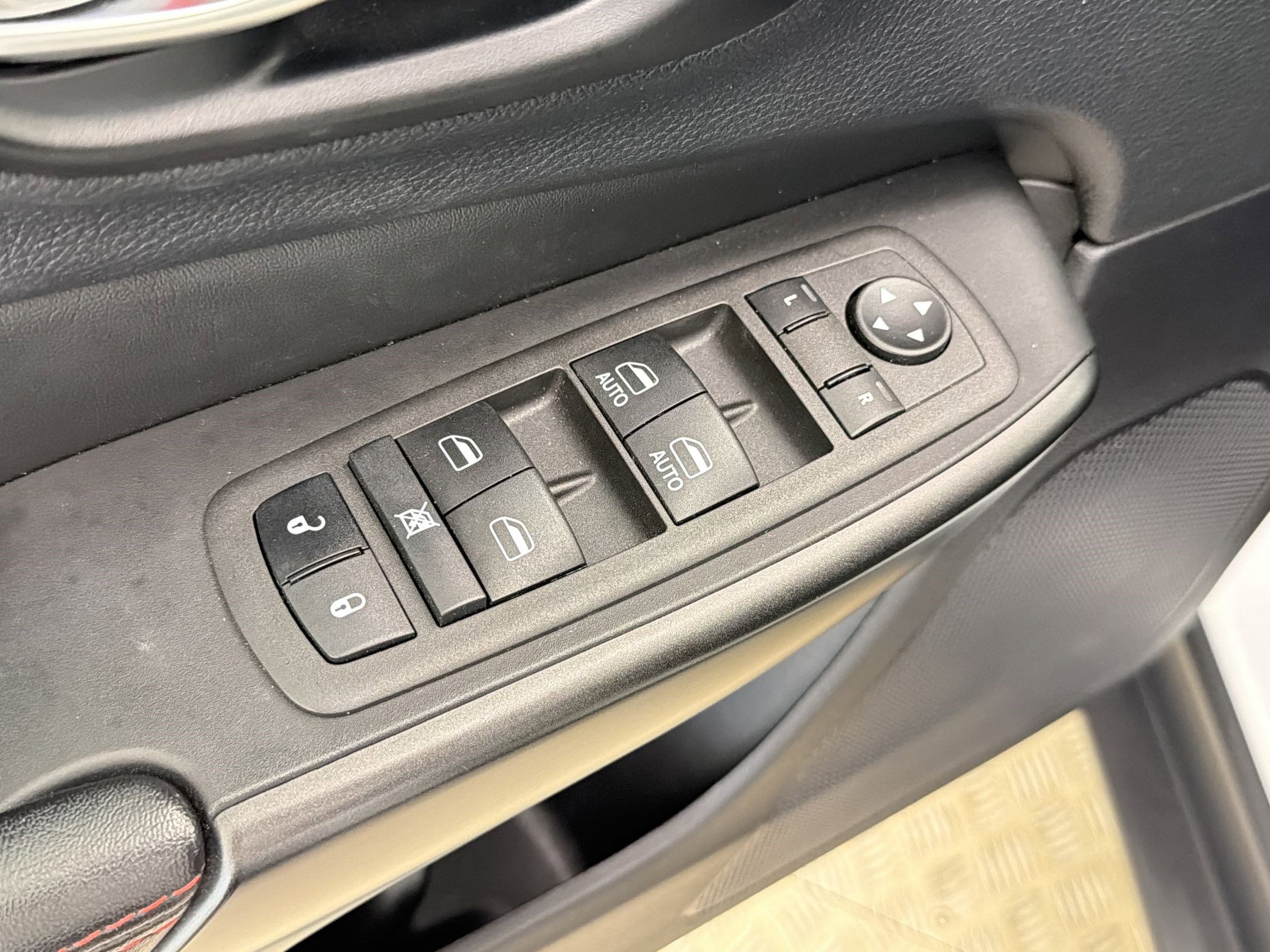 Used 2022 Jeep Cherokee Trailhawk image 13