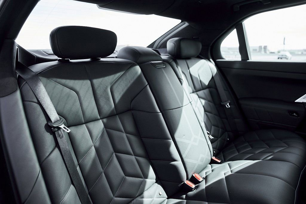 Used 2024 BMW 760i xDrive image 43